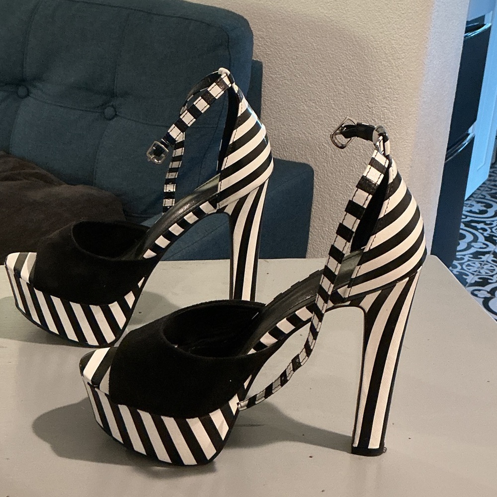 Source Unknown Black & White Striped Platform Heels with Ankle Strap